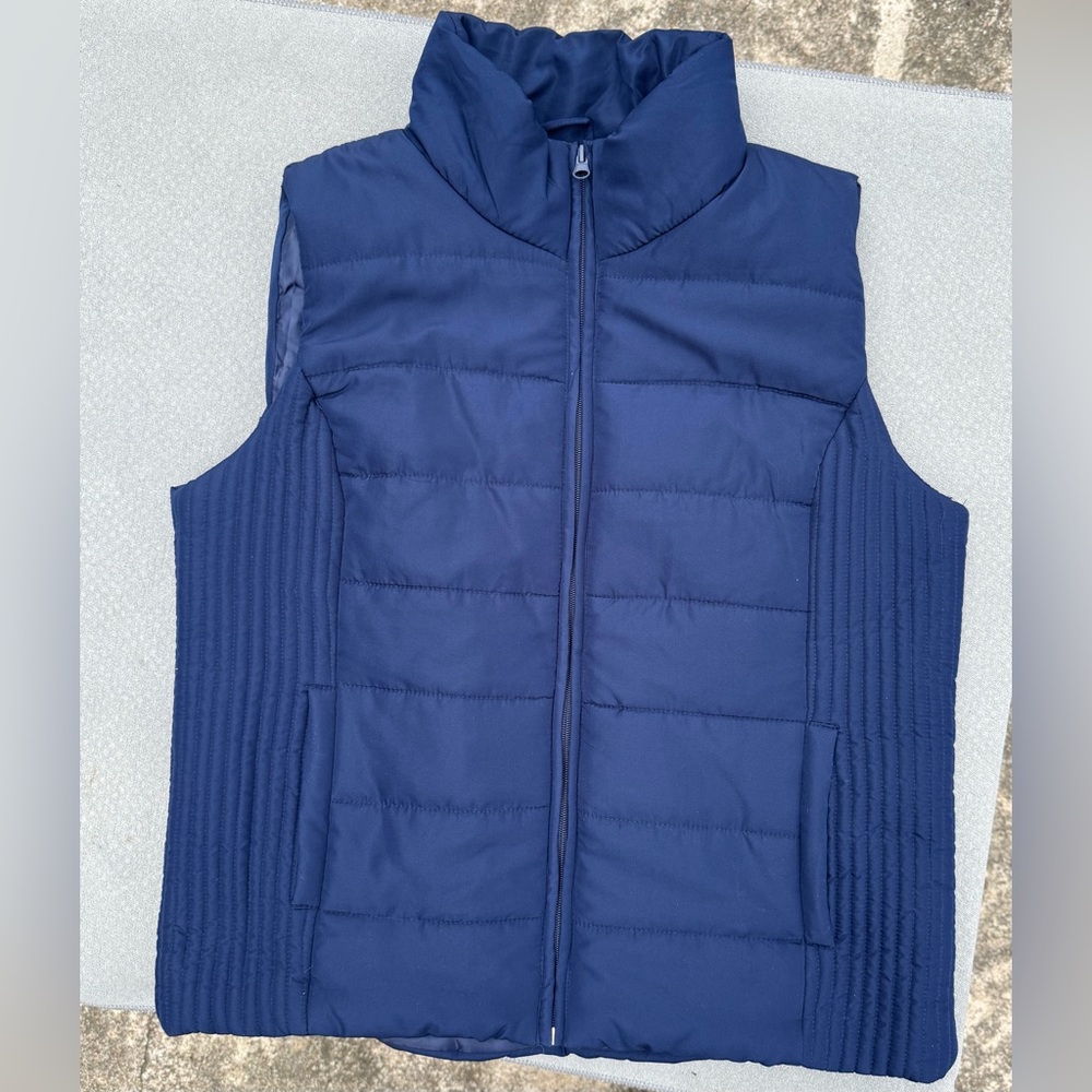 New York & Co Navy Blue Puffer Vest. NWT